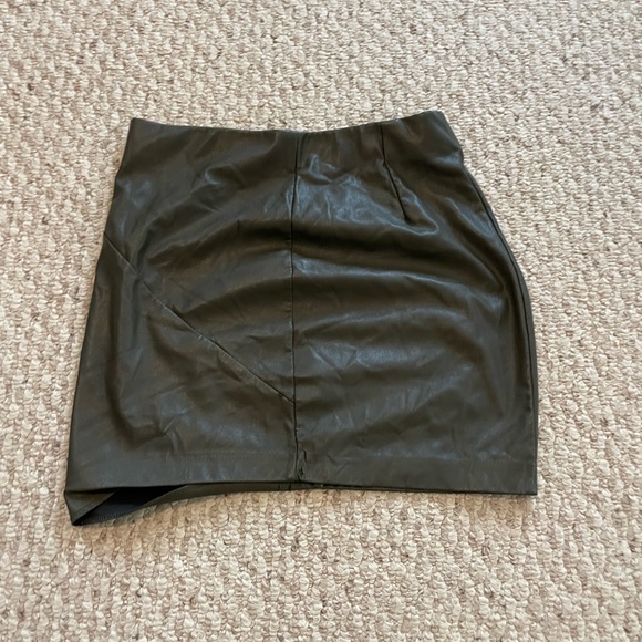 Two Medium Dynamite Skirts - Picture 8 of 10